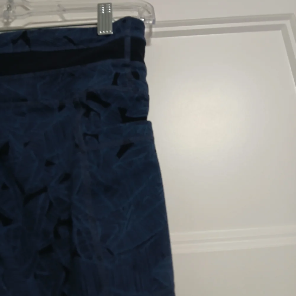 Athleta Tropical Excursion Leggings Small - Picture 6 of 10